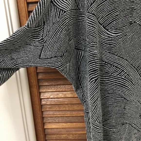 Sz XL sparkly top - Picture 2 of 3